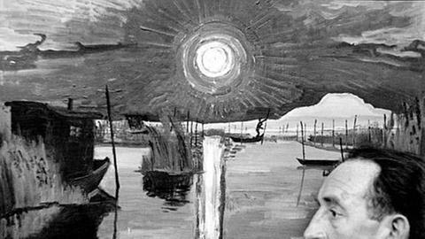 Max Pechstein vor einem seiner Gemälde