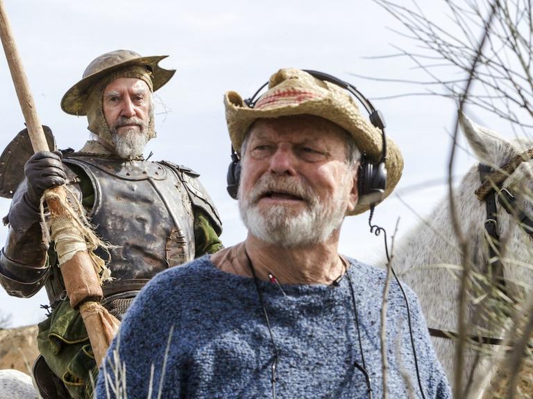 Jonathan Pryce als Don Quijote und Terry Gilliam (davor mit Kopfhörern).