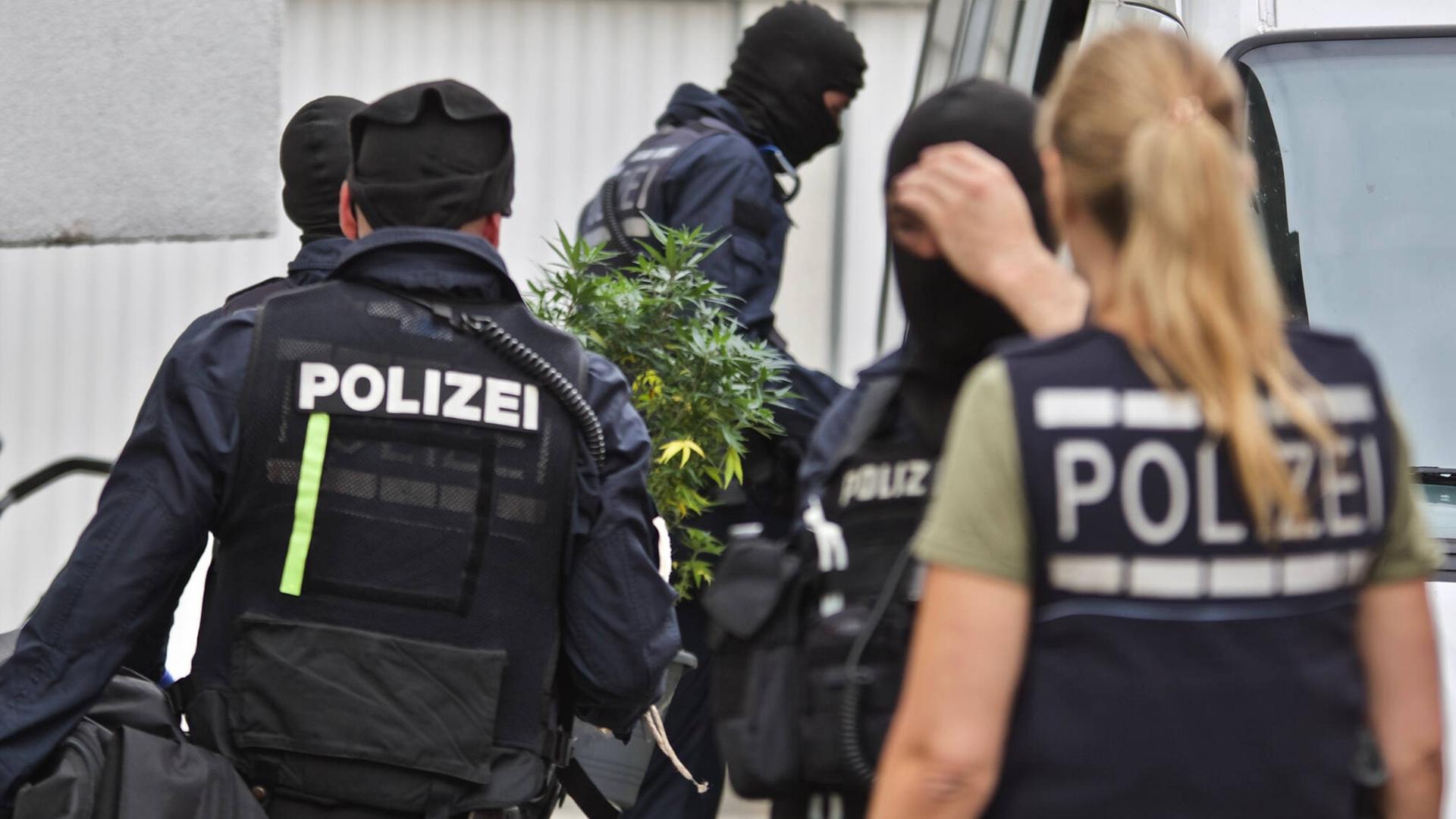 Beamte eines Sondereinsatzkommado der Polizei