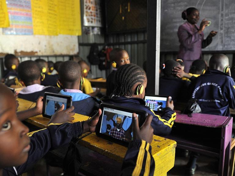 Technologie innovativ nutzen, angepasst an lokale Gegebenheiten - wie bei diesem von den Entwicklern von BRCK eingerichtete digitale Klassenzimmer in Nairobi