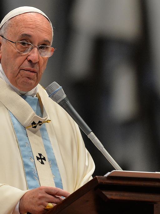 Papst Franziskus bei seiner Neujahrspredigt 2015.