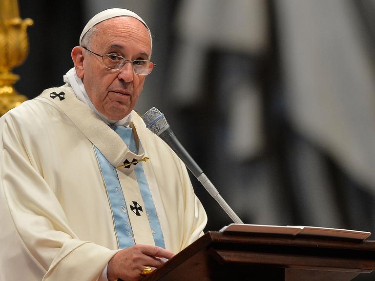 Papst Franziskus bei seiner Neujahrspredigt 2015.