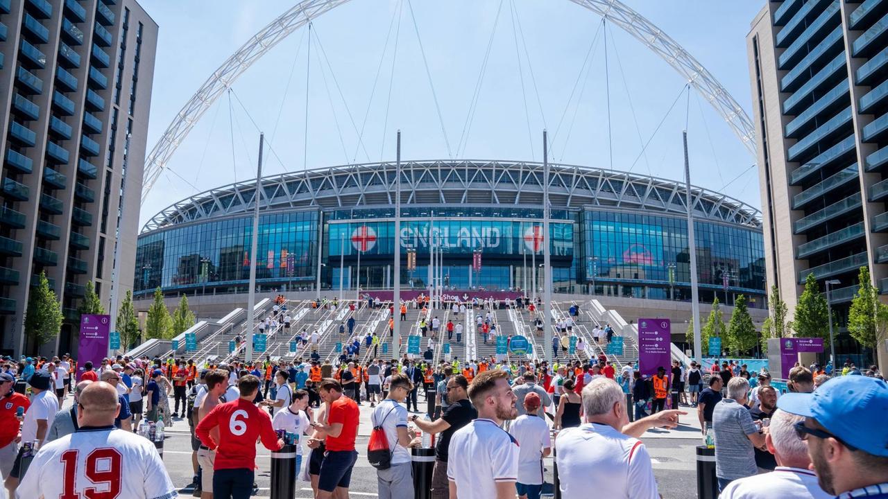 England Fans England fans on Wembley Way before their UEFA EURO, EM, Europameisterschaft,Fussball 2020 Group D match against Croatia at Wembley Stadium, London PUBLICATIONxNOTxINxUKxCHN Copyright: xStuartxGarneysx FIL-15608-0027 