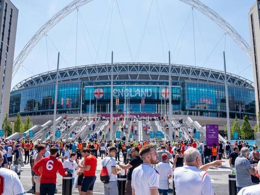England Fans England fans on Wembley Way before their UEFA EURO, EM, Europameisterschaft,Fussball 2020 Group D match against Croatia at Wembley Stadium, London PUBLICATIONxNOTxINxUKxCHN Copyright: xStuartxGarneysx FIL-15608-0027