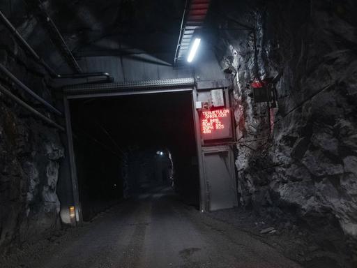 Einfahrt in das Atommüllendlager Okano in Finnland.