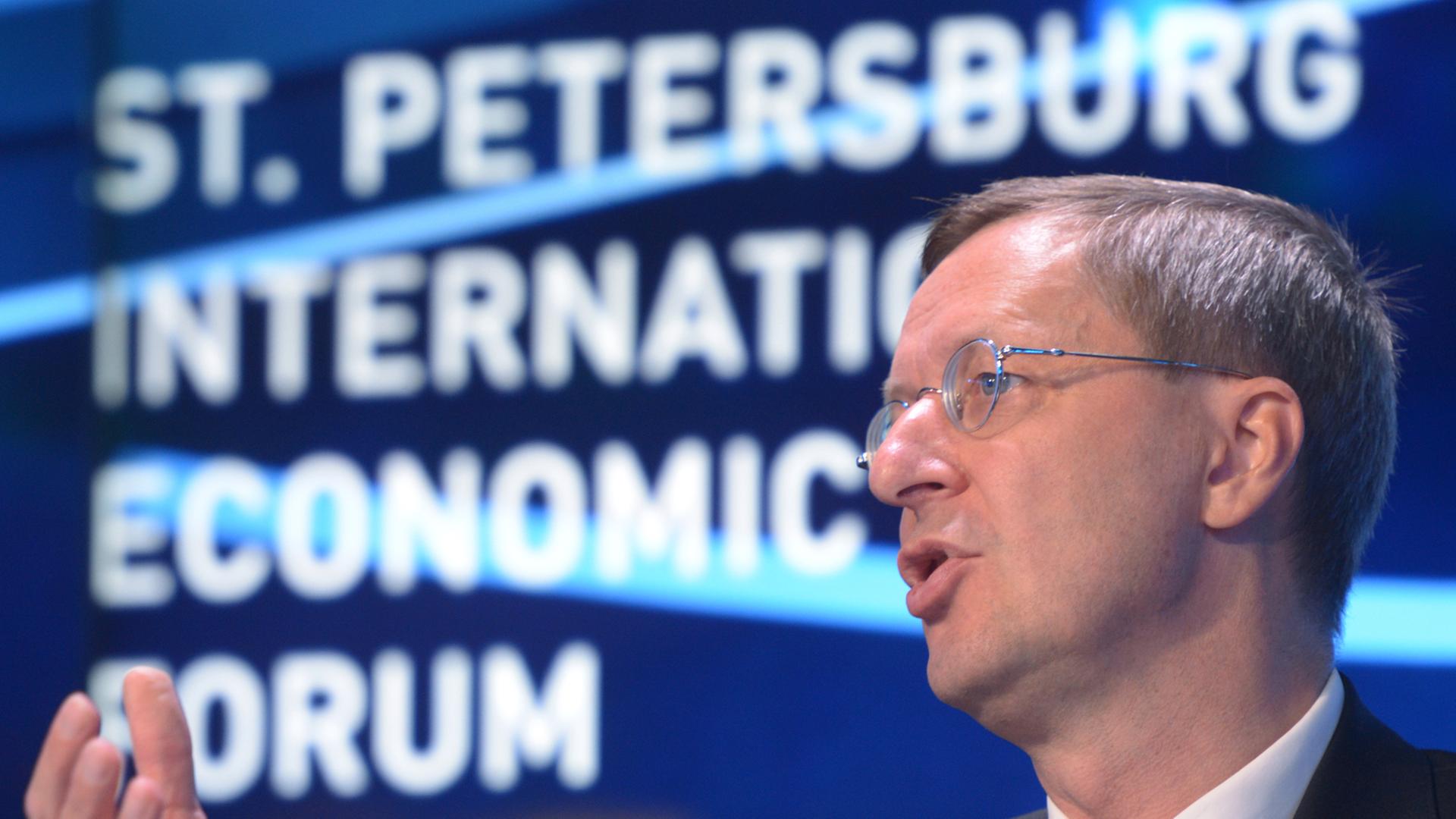 Michael Harms, Vorstandsvorsitzender der Deutsch-Russische Auslandshandelskammer in Moskau, spricht bei einem Treffen
