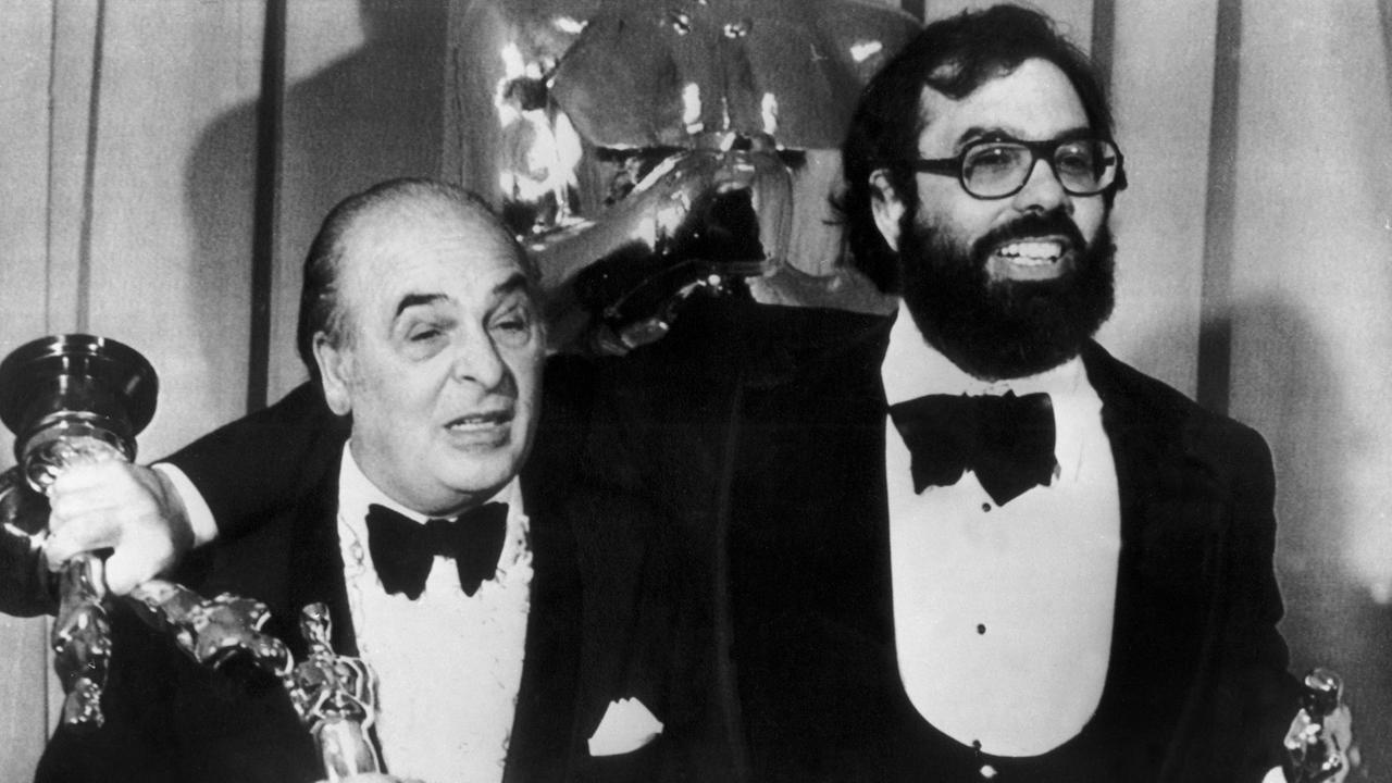 Regisseur Francis Ford Coppola (r) und sein Vater Carmine Coppola freuen sich über insgesamt vier Oscars für den Film "Der Pate - Teil II". Am 08.04.1975 wurden in Los Angeles die Oscars für die besten Filme des Vorjahres vergeben. Regisseur Francis Ford Coppola (r) und sein Vater Carmine Coppola freuen sich über insgesamt vier Oscars für den Film "Der Pate - Teil II". Am 08.04.1975 wurden in Los Angeles die Oscars für die besten Filme des Vorjahres vergeben.