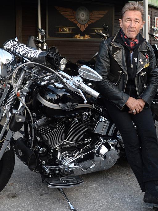 Ein prominenter Motorrad-Fan ist der Rocksänger Peter Maffay, hier mit einer Harley Davidson.
