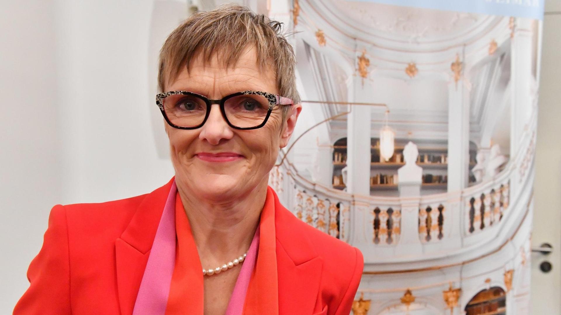 Ulrike Lorenz, im November 2018 noch Mannheimer Kunsthallen-Chefin, wird auf einer Pressekonferenz als erste Frau an der Spitze der Klassik Stiftung Weimar vorgestellt. Der Stiftungsrat wählte die 55-Jährige am selben Tag einstimmig zur neuen Präsidentin.
