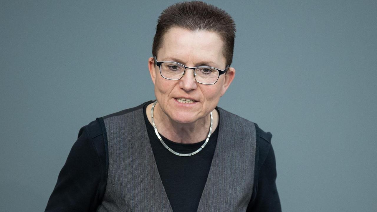 Porträtbild von Petra Sitte, Abgeordnete der Linkspartei, im Bundestag