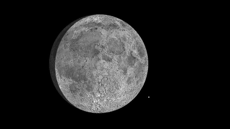 75 Minuten später (am 31.12.2017 um 3:15 Uhr MEZ) hat der Mond den rötlichen Stern Aldebaran wieder frei gegeben