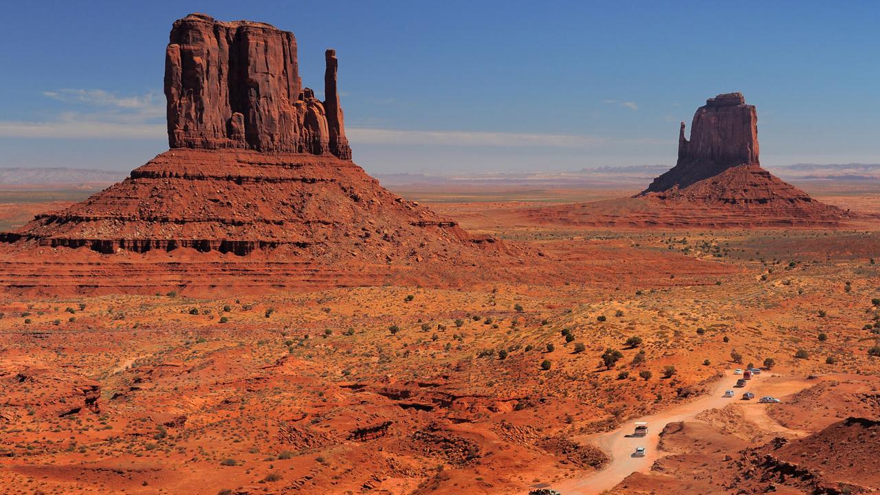 Der Monument Valley Navajo Tribal Park im Norden von Arizona gehört neben dem Grand Canyon zu den bekanntesten Touristenzielen im Südwesten der USA. 