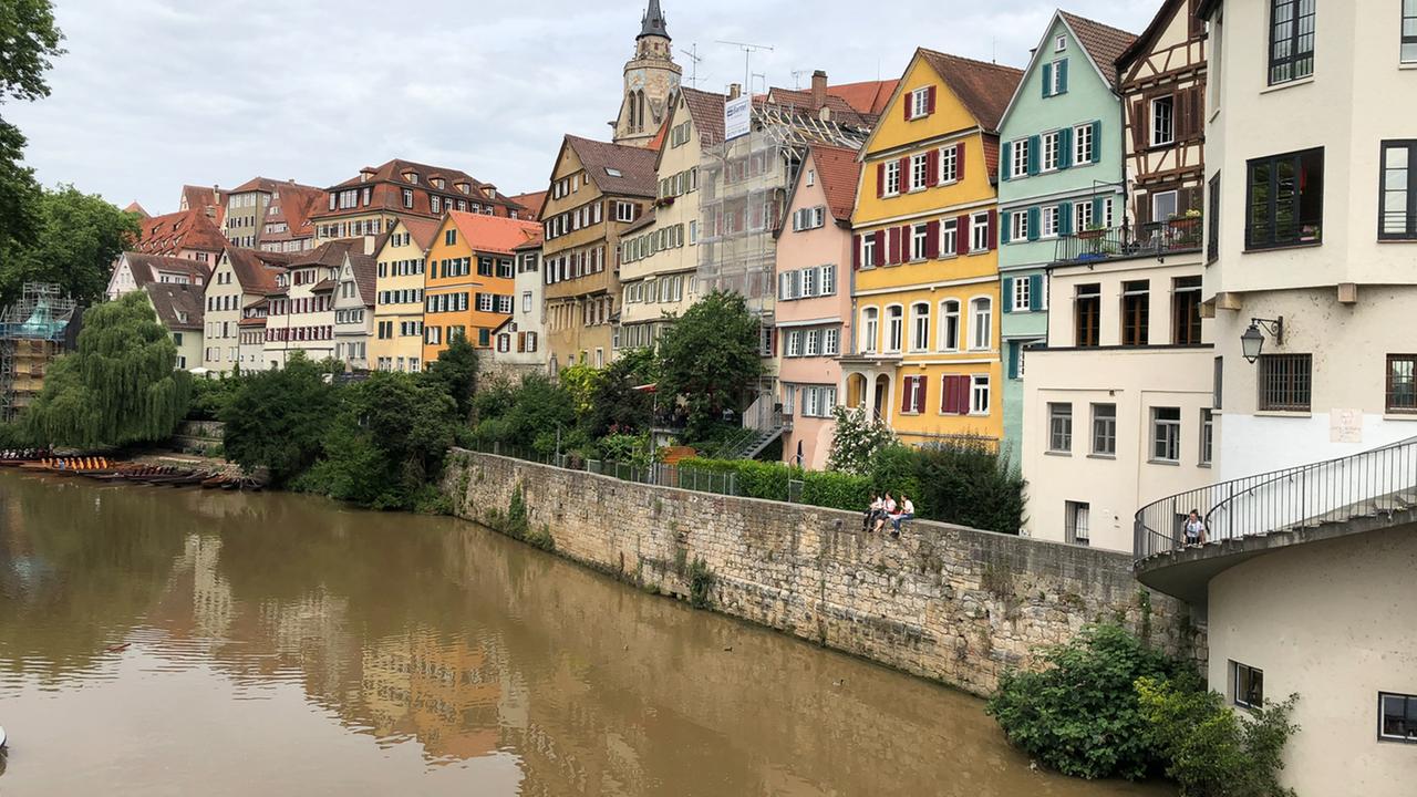 Die Häuser am Neckar - ein Postkartenmotiv Tübingens 