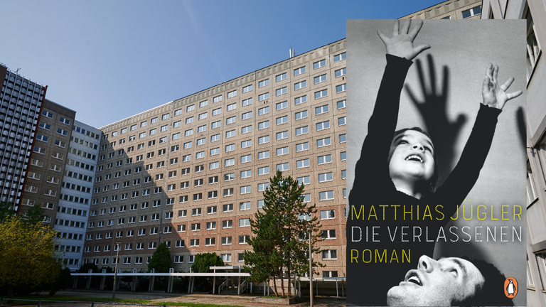 Das Cover von Matthias Jügler: „Die Verlassenen“ vor einem Stasigebäude