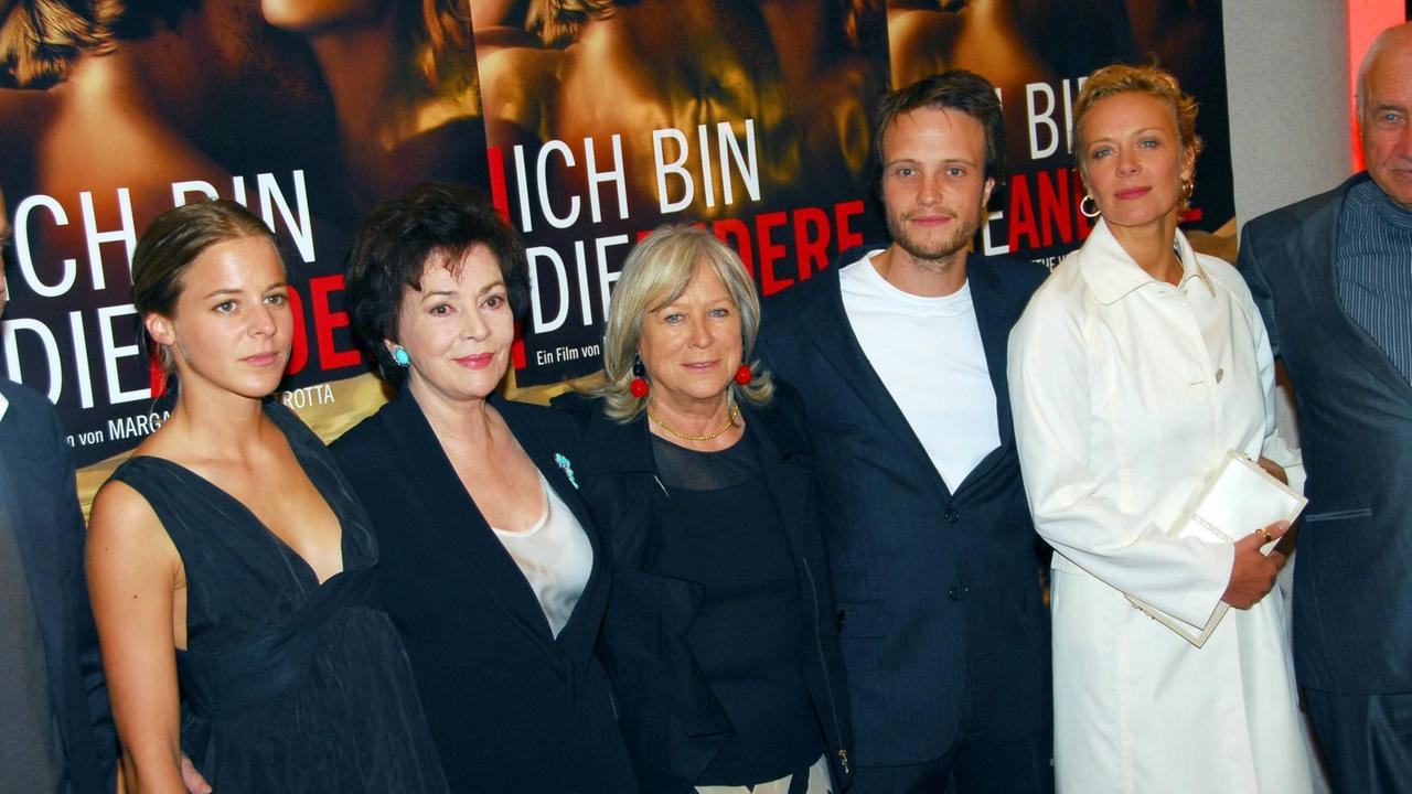Karin Dor (zweite von links) mit der Regisseurin Margarethe von Trotta (Mitte), dazu Bernadette Heerwagen, August Diehl und Katja Riemann bei der Filmpremiere von "Ich bin die andere".