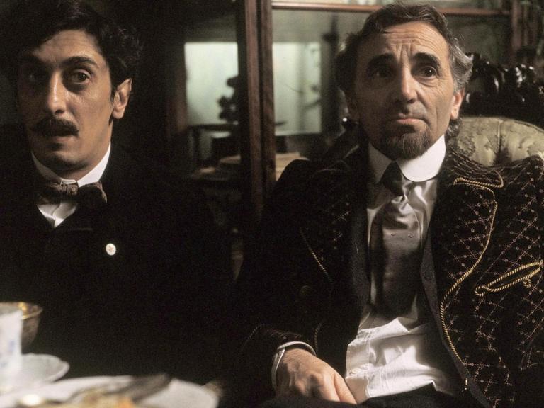 Flavio Bucci als Settembrini und Charles Aznavour als Jesuit Naphta.