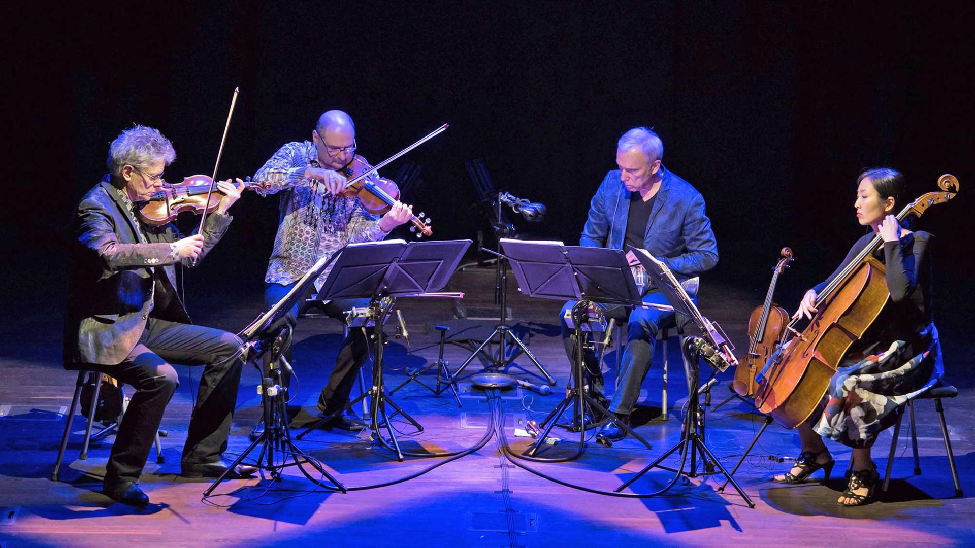 David Harrington, John Sherba, Hank Dutt and Sunny Jungin Yang (v.l.), Mitglieder des US-amerikanischen "Kronos Quartet" während eines Konzerts in Danzig / Polen am 27.7.2016