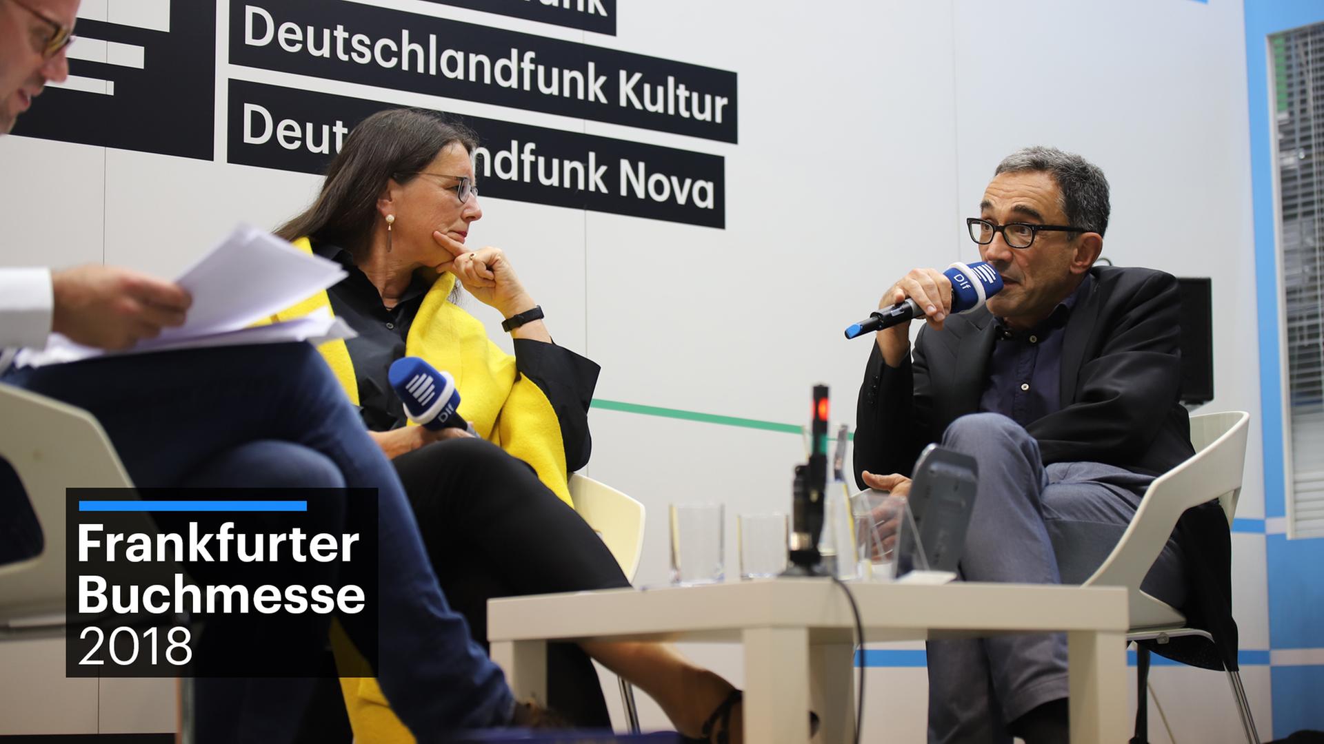 Renate Herre und Michael Schmitt im Gespräch mit Jan Drees auf der DLF-Buchmessenbühne