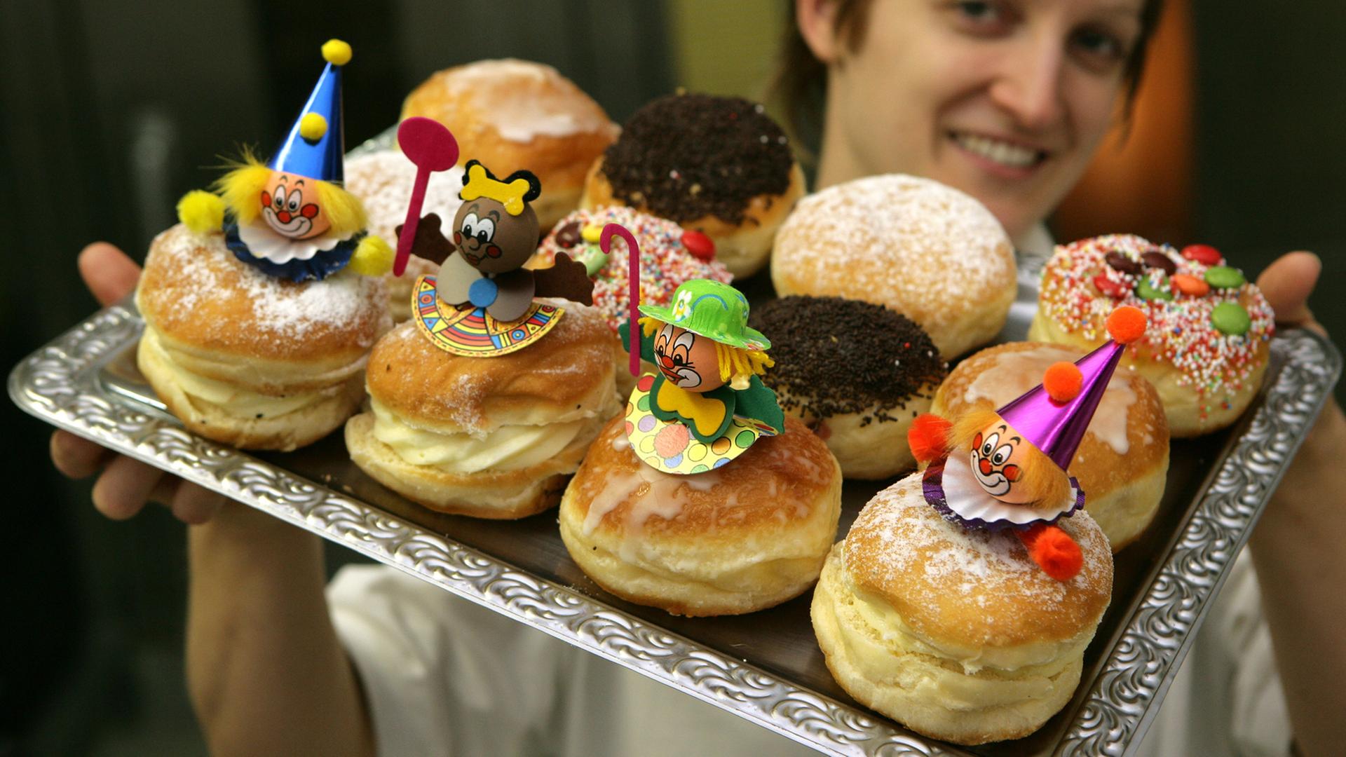 Berliner Pfannkuchen sind ein traditionelles Gebäck zu Silvester und zur Zeit von Karneval, Fastnacht oder Fasching.