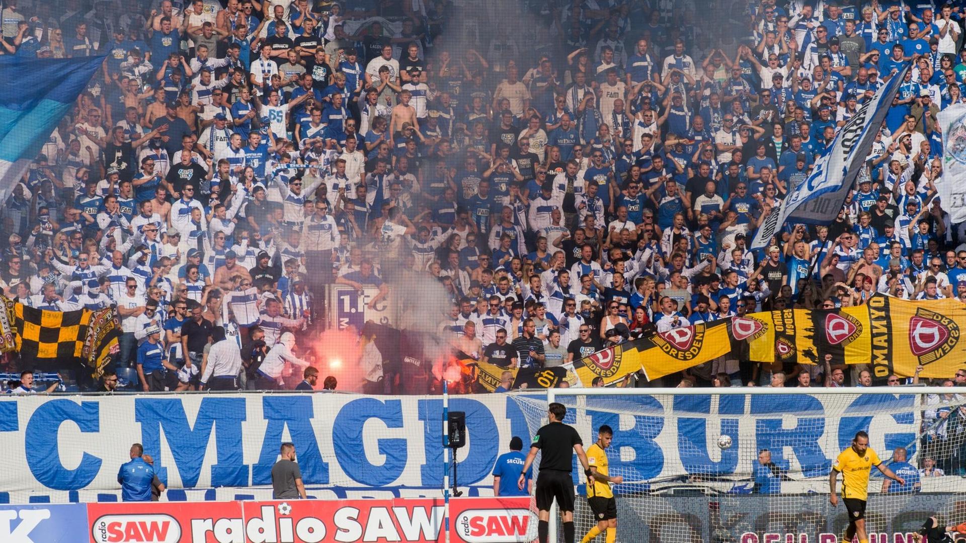 Fans des 1. Fc Magdeburg bei einem Spiel