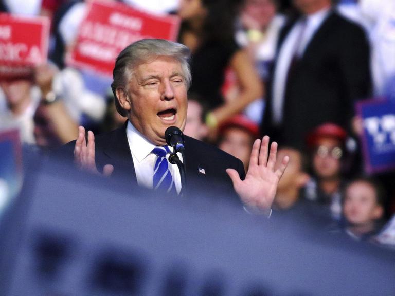 Der republikanische Präsidentschaftsbewerber Donald Trump bei einem Kampagnen-Event in Sunrise im US-Bundesstaat Florida.