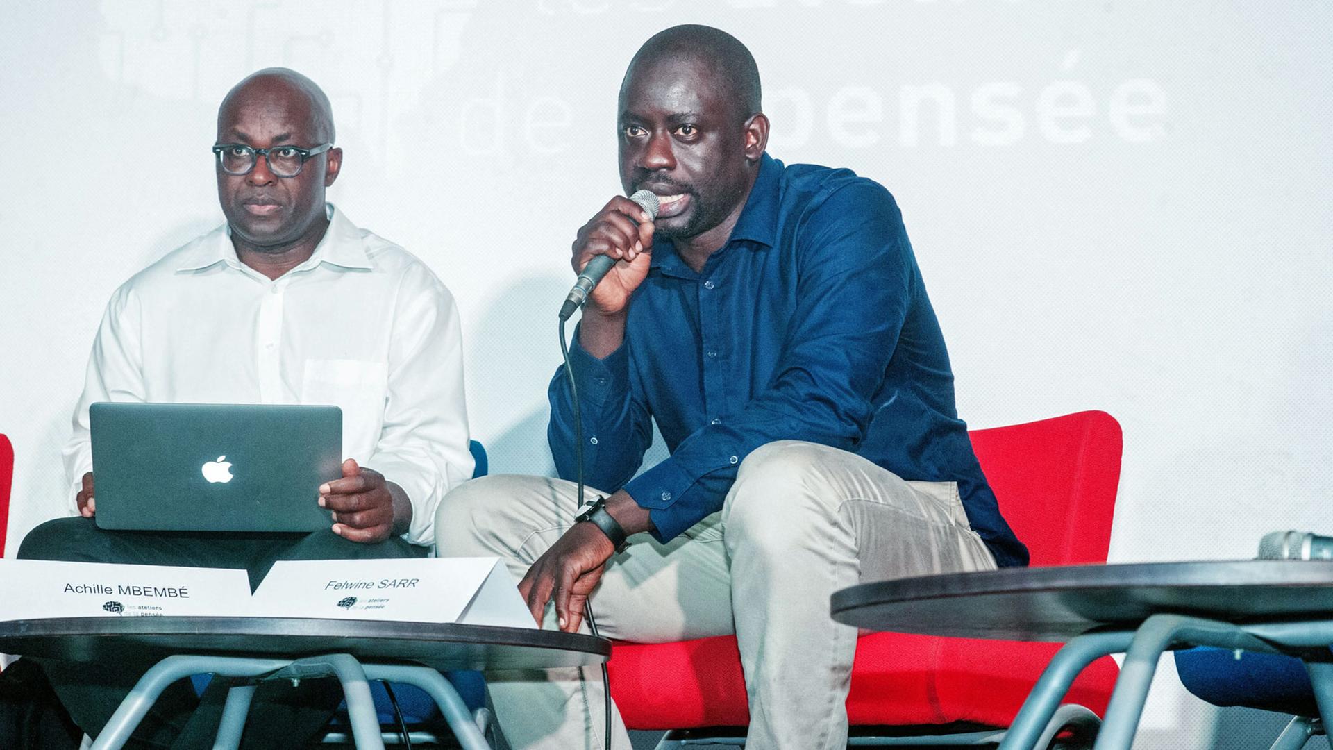 Achille Mbembe und Felwine Sarr bei der Eröffnung ihres "Atelier de la Pensee", einem Forum für afrikanische Intellektuelle