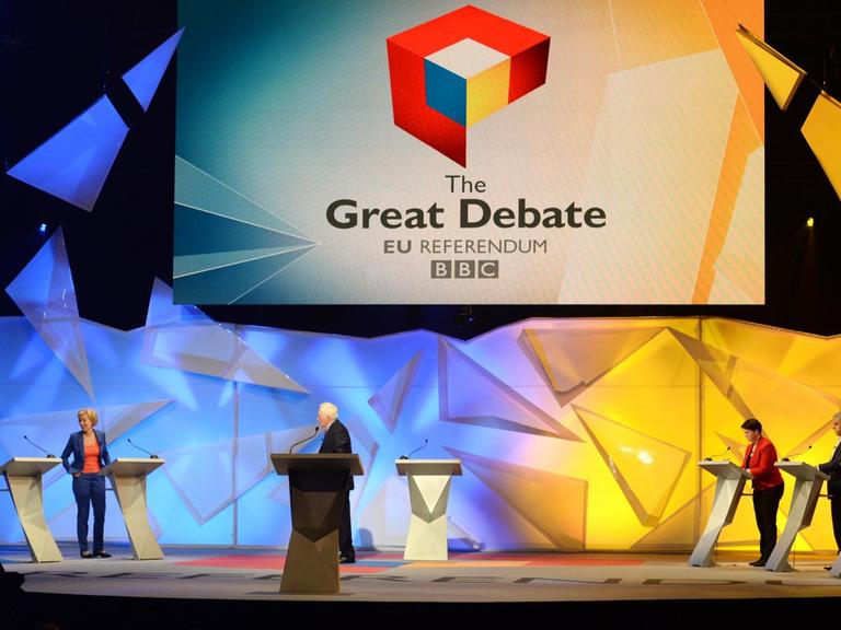 Teilnehmer der Diskussion zum EU-Referendum in der Londoner Wembley Arena