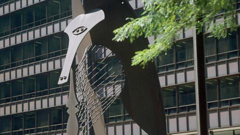 Das Stahlobjekt "Ohne Titel" des spanischen Künstlers Pablo Picasso vor dem Rathaus in Chicago. 