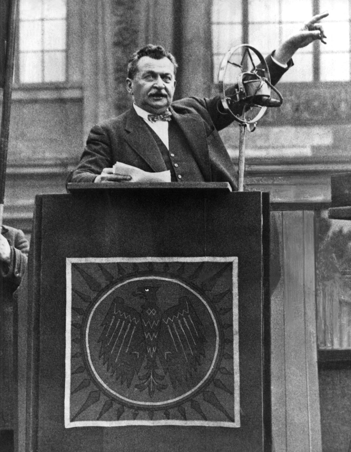 Der SPD-Politiker Otto Wels (undatierte Aufnahme) gab am 23. März 1933 die Erklärung der Fraktion der Sozialdemokratischen Partei gegen das Ermächtigungsgesetz Hitlers ab.