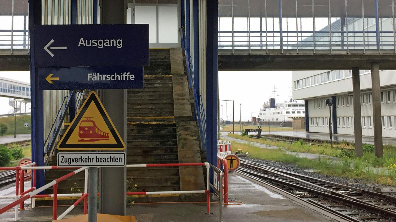 Der Bahnhof im Hafen von Puttgarden fristet ein eher tristes Dasein.