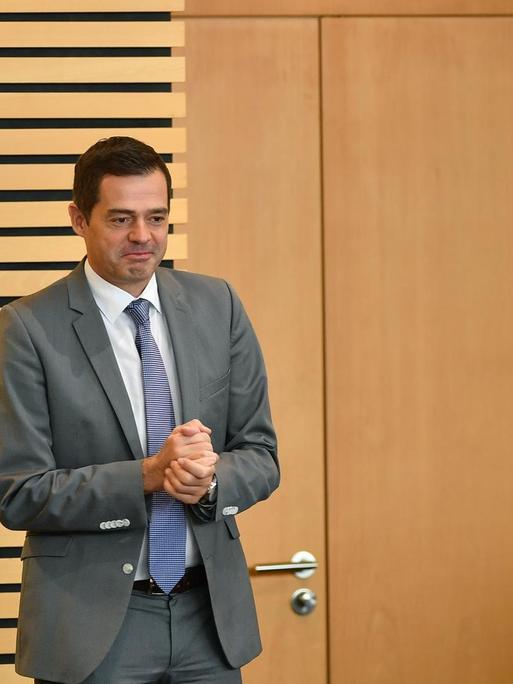 Das Foto zeigt den Thüringer CDU-Chef Mike Mohring im Plenarsaal des Landtages.