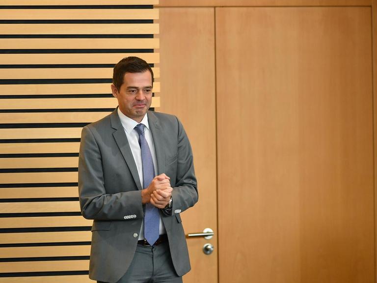 Das Foto zeigt den Thüringer CDU-Chef Mike Mohring im Plenarsaal des Landtages.