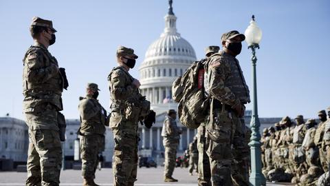 Washington: Soldaten der Nationalgarde stehen auf dem Capitol Hill.