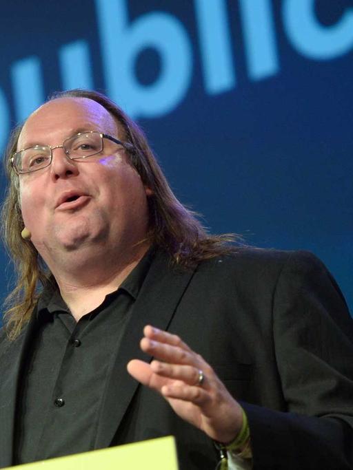 Der Internet-Aktivist Ethan Zuckerman spricht am 05.05.2015 bei der Internetkonferenz Re:publica in Berlin.