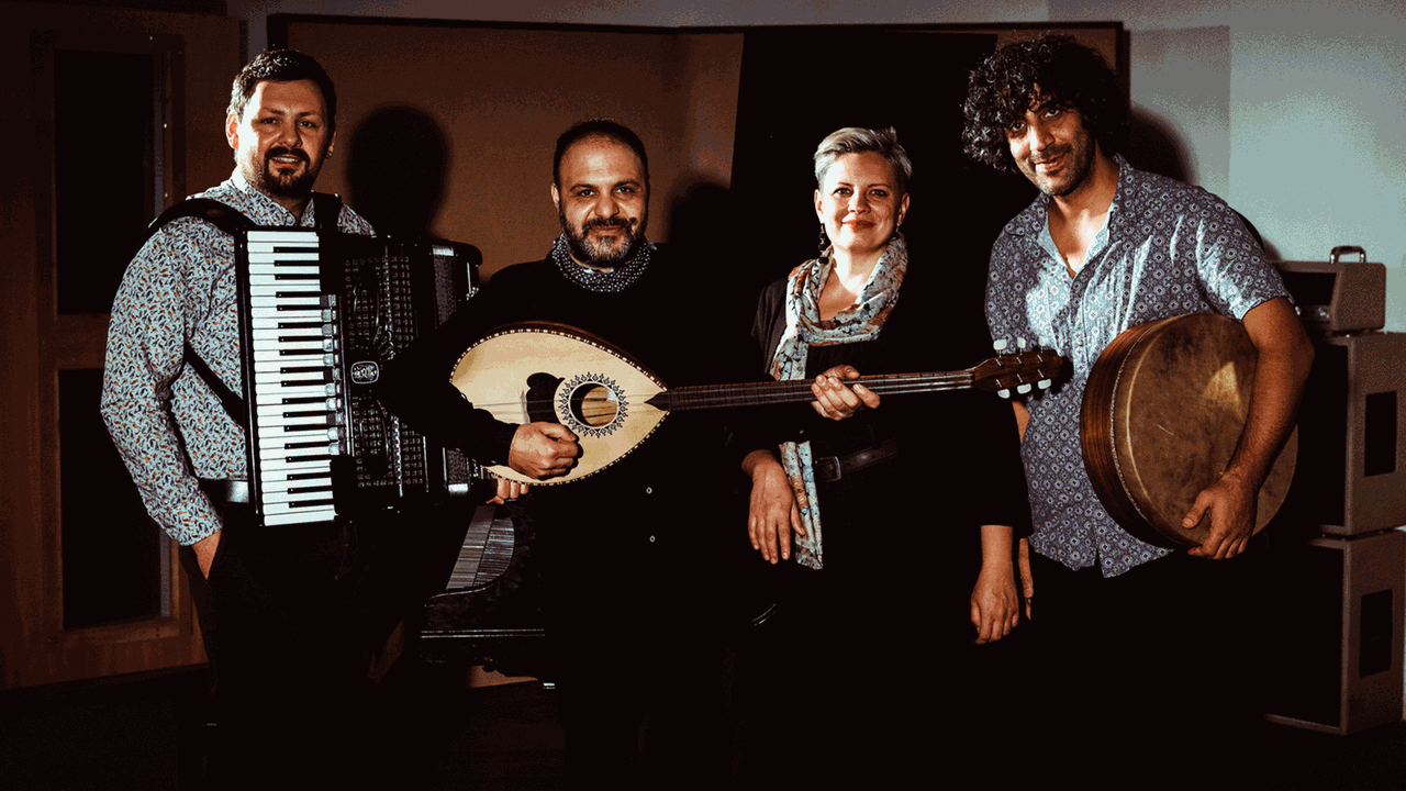 Das Heval-Trio und das Piano-Buzuq-Trio mit Mikail Yakut, Akkordeon, Mevan Younes, Buzuq, Anastasia Suvorov, Klavier, und Hogir Göregen, Perkussion Das Heval-Trio und das Piano-Buzuq-Trio mit Mikail Yakut, Akkordeon, Mevan Younes, Buzuq, Anastasia Suvorov, Klavier, und Hogir Göregen, Perkussion