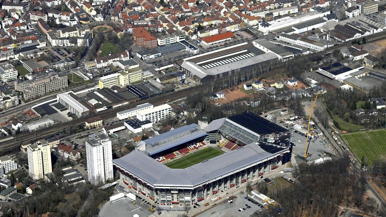 Luftbild vom Fritz-Walter-Stadion in Kaiserslautern