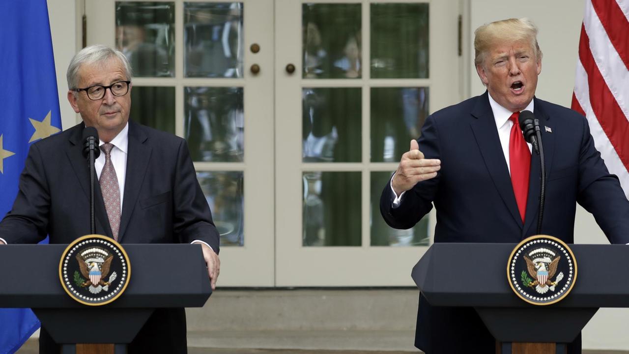 Jean-Claude Juncker (links) und Donald Trump vor dem Weißen Haus