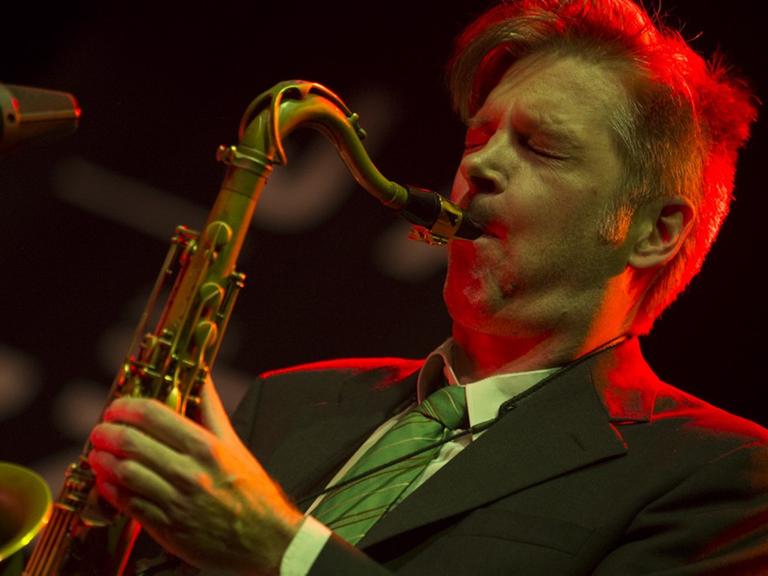 Der Saxofonist Daniel Erdmann beim 9. Jazzdor Strasbourg-Berlin im Kesselhaus.
