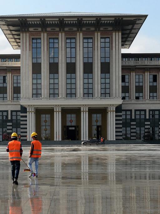 Blick auf den neuen Amtssitz von Tayyip Erdogan in Ankara, genannt "Der Weiße Palast"