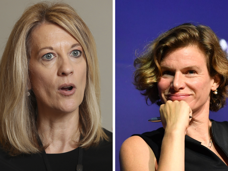 Die Wirtschaftswissenschaftlerin Stephanie Kelton von der Stony Brook University im US-Bundesstaat New York und Mariana Mazzucato, Professorin für Innovation und Werttheorie am University College in London (v.l.)
