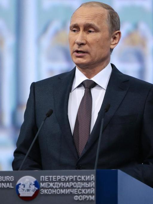 Der russische Präsident Putin auf dem Wirtschaftsforum in St. Petersburg