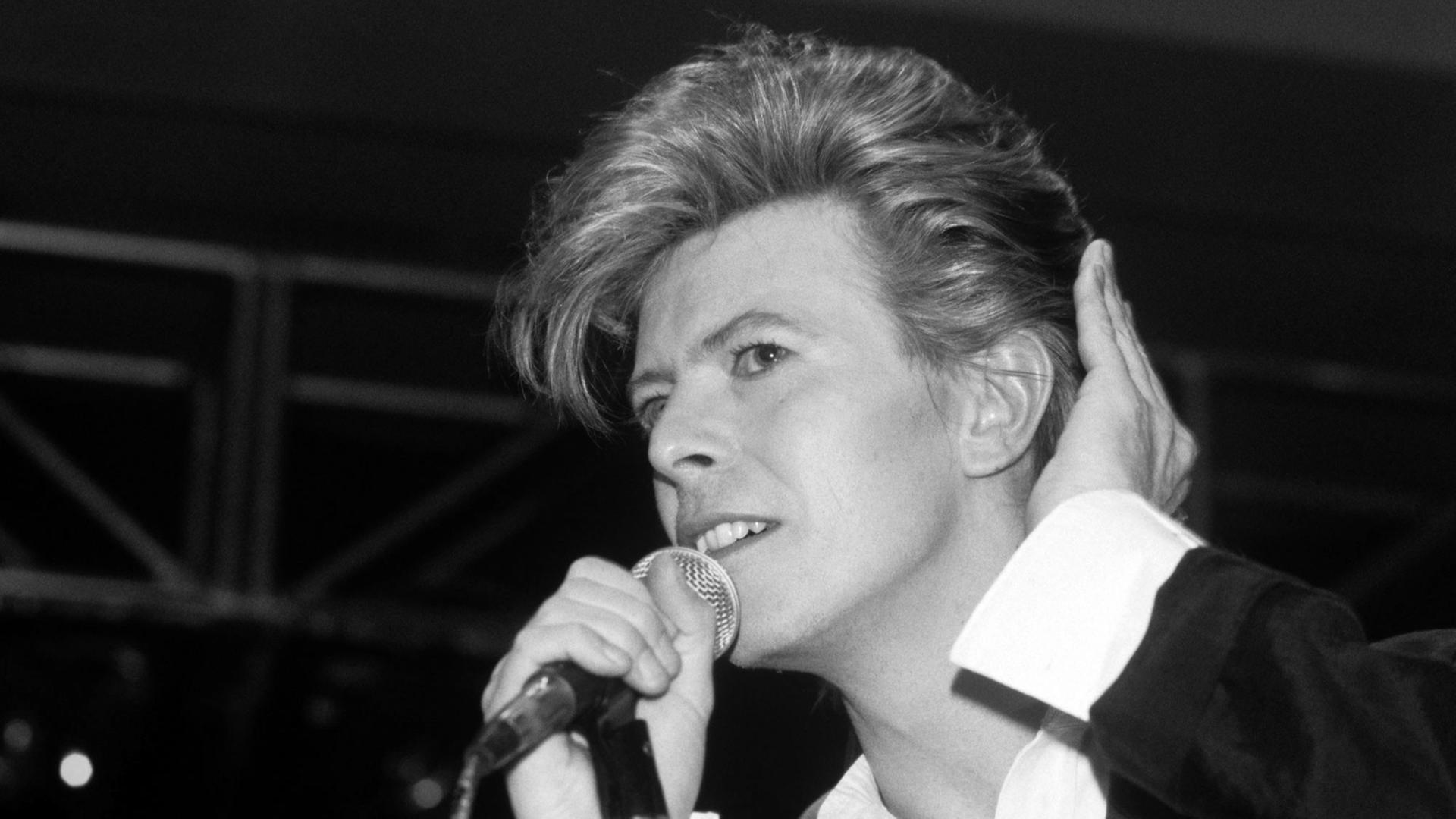 Rockmusiker David Bowie während seines Auftritts am 26.03.1987 in München
