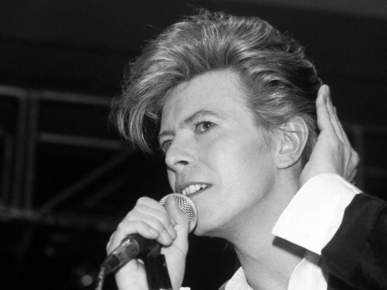 Rockmusiker David Bowie während seines Auftritts am 26.03.1987 in München