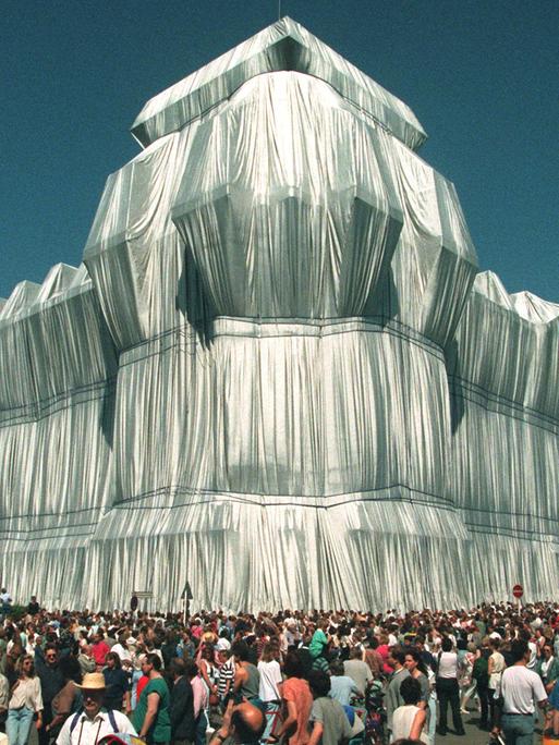 Verhüllter Reichstag 1995, ein Projekt von Christo und Jeanne-Claude