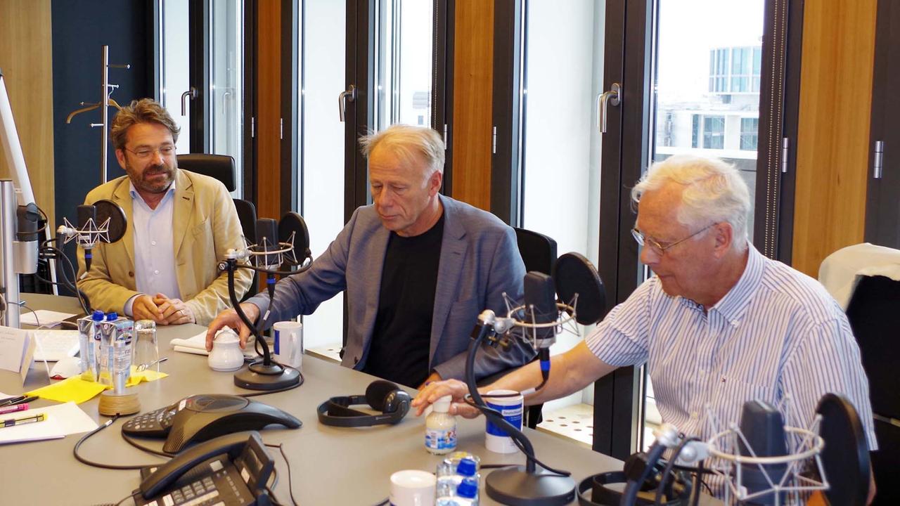 Stephan Detjen, Jürgen Trittin und Uwe Karsten Heye (v.l.n.r.)