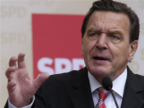 Bundeskanzler Gerhard Schröder beim Wahlkampfauftakt in Hannover, 13.8.2005