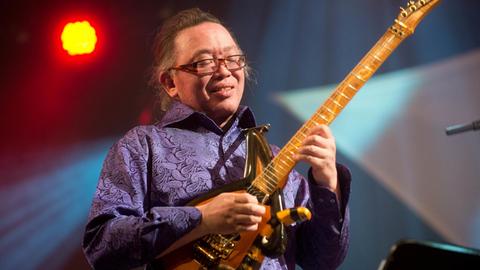 Gitarrist Nguyên Lê bei einem Auftritt