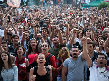 Demonstranten auf dem Taksim-Platz in Istanbul