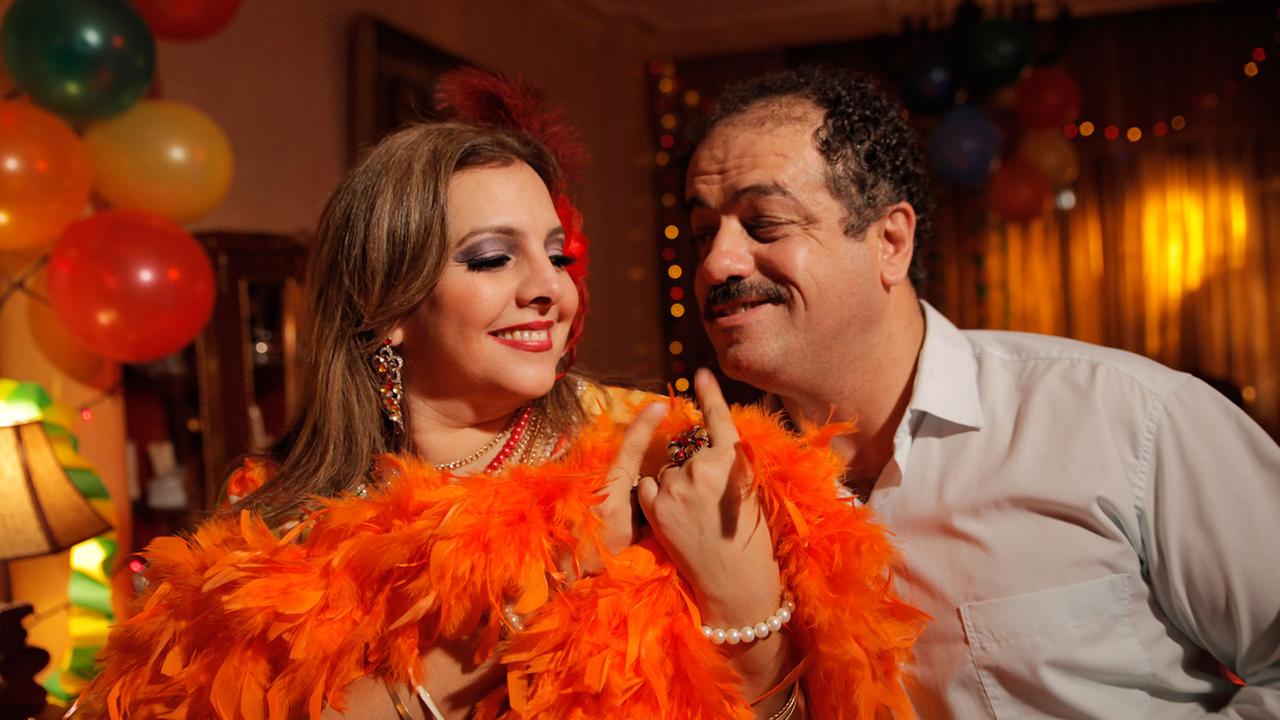 Nur in Zusammenhang mit dem Film verwenden!!! Awatef (Mirna Moukarzel) und ihr Mann Salim (Ali Sammoury) in einer Szene des Films "Liebe Halal"