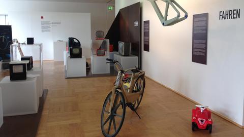 Das Bobbycar ist der Design-Klassiker aus Kunststoff, ausgestellt in der Ausstellung "Plastic Icons".